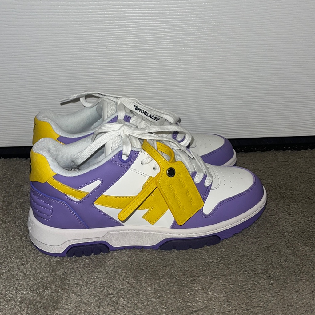 Off- White Sneaker